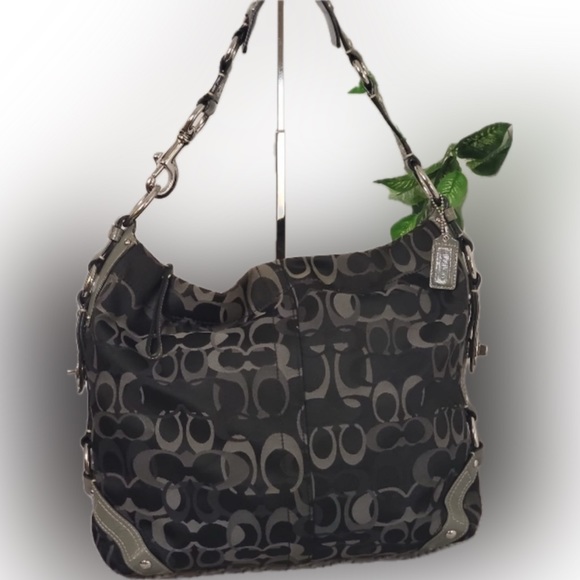 EUC Coach Shoulder Bag - Picture 4 of 7